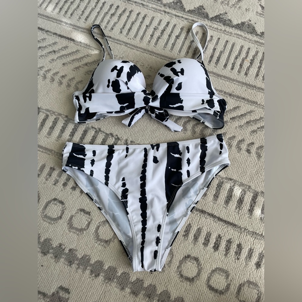 Size Medium, SHEIN swimsuit, NWOT, Black and White